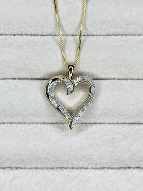 N031 | Natural Diamond Gold Open Heart Necklace